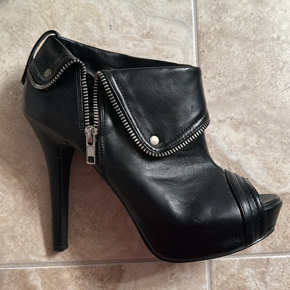 Motorcycle booties with zipper, 3.5” heels, peep toe - Picture 3 of 6